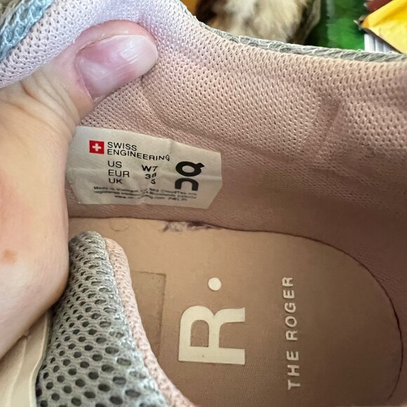 On Cloud Roger - Picture 5 of 6